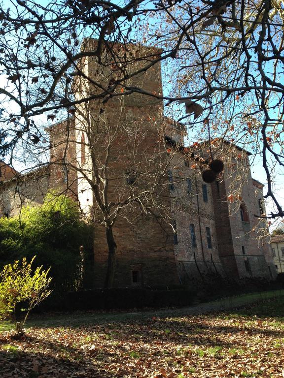 Castello Sannazzaro B&B Giarole Exteriör bild
